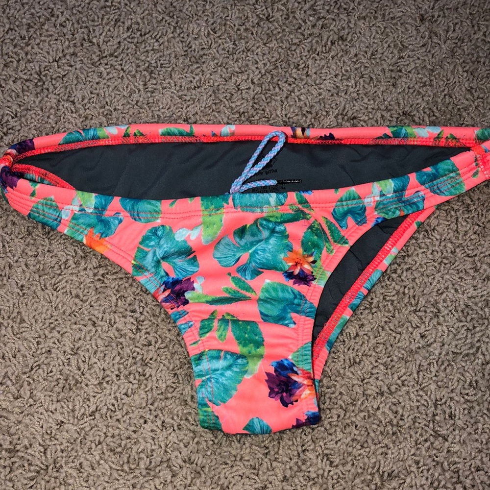 Jolyn Bottom Print Medium